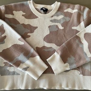 Tan camo print DKNY sweater XL